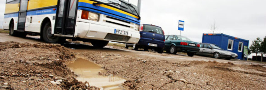Nuo vasario į Ledos kapines i&scaron; Kauno kelis kartus per dieną važiuoja 101 mar&scaron;ruto priemiestinis autobusas.
