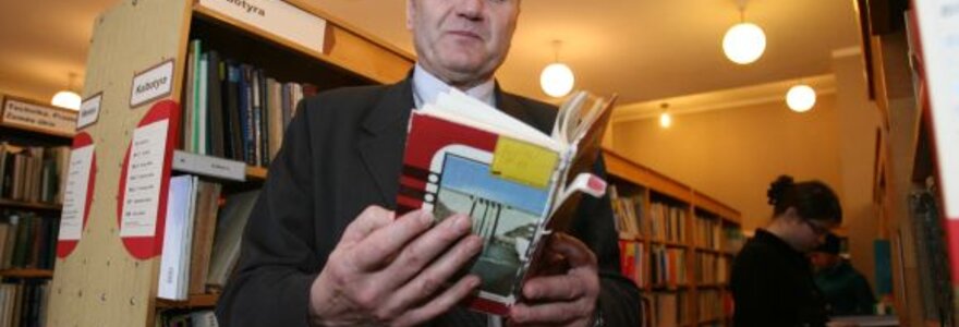 A.Mickevičiaus vie&scaron;osios bibliotekos direktorius P.Zurlys prognozuoja, kad kitąmet dėl sumažinto finansavimo bus ne tik sunkiau įsigyti naujų leidinių, bet gali sutrumpėti ir bibliotekų darbo laikas.