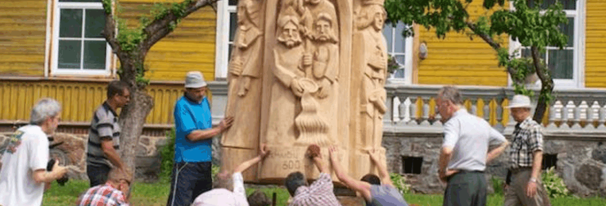 Švėkšnoje pastatytas paminklas Žemaitijos krikštui prisiminti. 