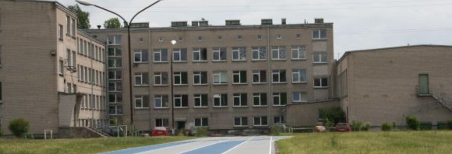 Klaipėdos &bdquo;Žemynos" gimnazijos stadionas. 