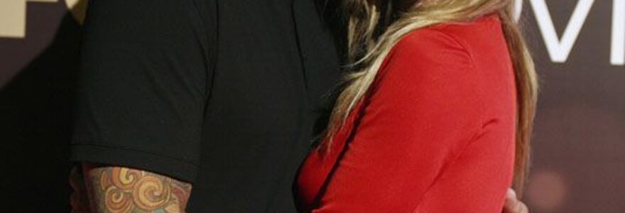 Foto naujienai: Carmen Electra: motinystė ar striptizas? 