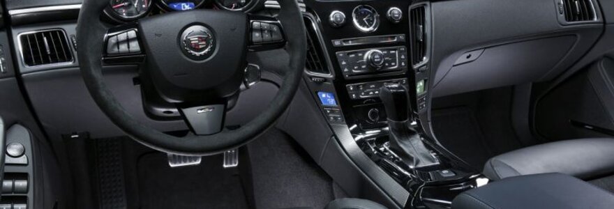 Naujasis &bdquo;Cadillac CTS-V&ldquo; &ndash; 550 arklio galių po variklio dangčiu