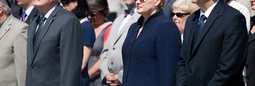 Prezidentas Valdas Adamkus (antras iš kairės), Prezidentė Dalia Grybauskaitė (centre), Andrius Kubilius (dešinėje)