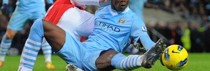 Dėl kamuolio kovoja Mario Balotelli