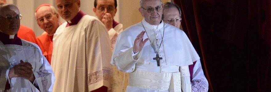 Popiežiumi i&scaron;rinktas Jorge Mario Bergoglio, kuris pasivadino Pranci&scaron;kumi