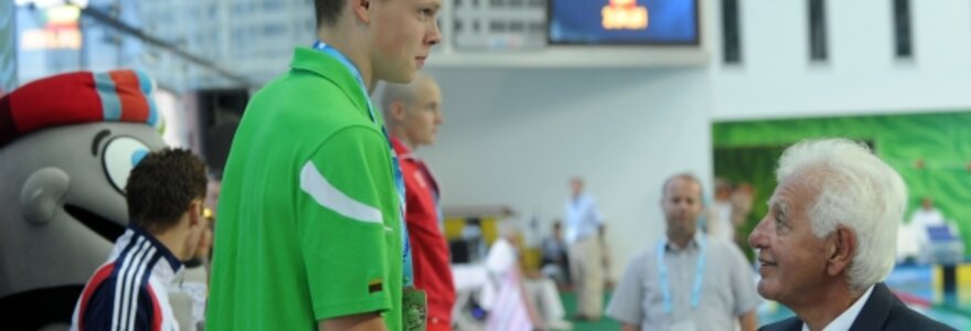 Plaukikui D.Rap&scaron;iui įteikimas sidabro medalis
