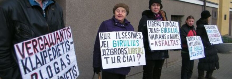 Piketuotojai reikalauja palikti poilsiavietę prieinamą visiems, o ne tik i&scaron;rinktiesiems. 