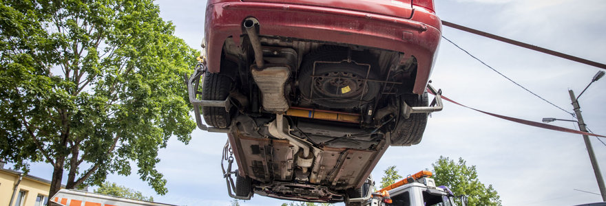 Bešeimininkių automobilių nutempimo darbai