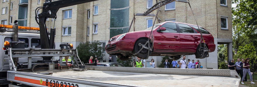 Bešeimininkių automobilių nutempimo darbai