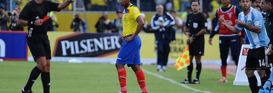 I&scaron;vydęs raudoną kortelę Javieras Mascherano labai nustebo.