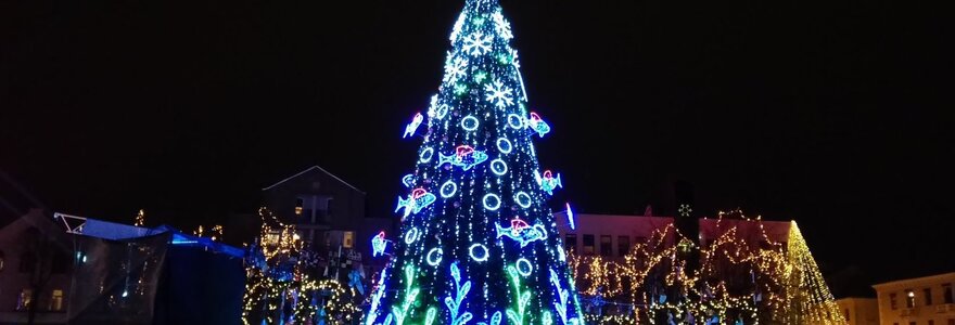 Klaipėdoje įžiebta kalėdinė eglė