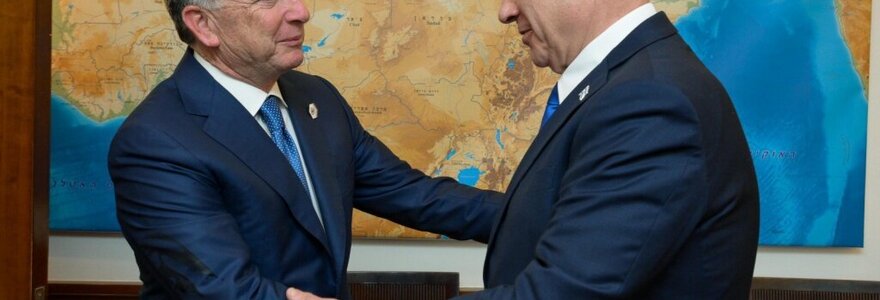 B. Netanyahu su JAV specialiuoju pasiuntiniu Artimuosiuose Rytuose S. Witkoffu / Maayan Toaf/Israel Gpo / ZUMAPRESS.com