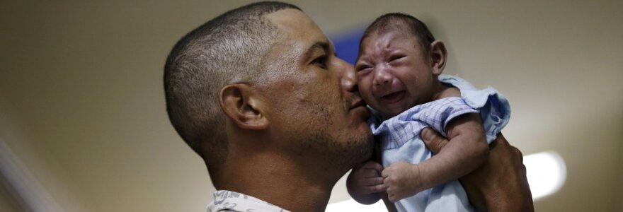 Brazilijoje dėl Zika viruso mikrocefalija sergantis kūdikis