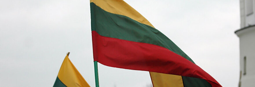 Trispalvės