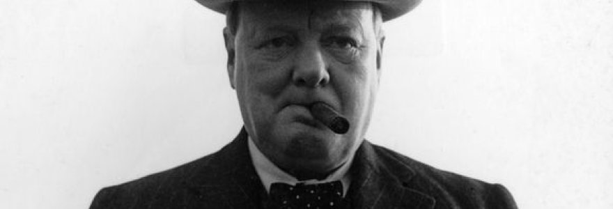 W.Churchillis su cigaru