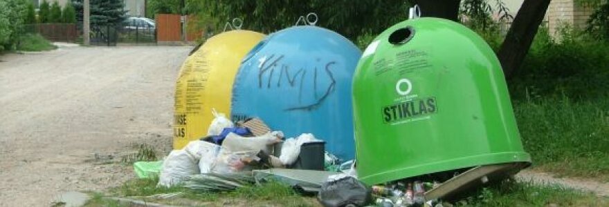 Amalių gyventojus piktina seniūnijos pastatyti konteineriai, kurie nėra reguliariai i&scaron;tu&scaron;tinami.