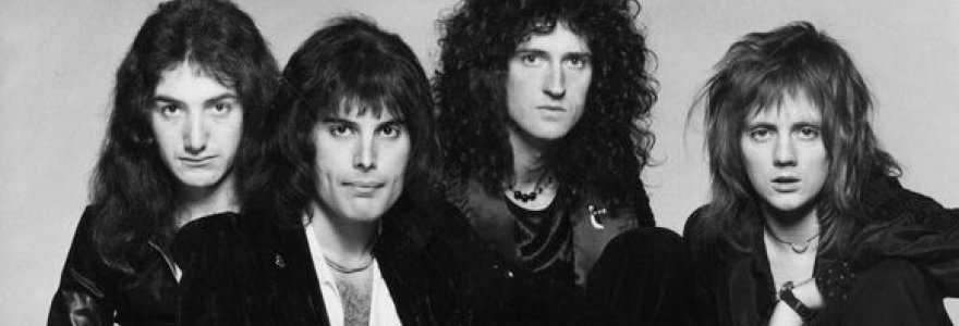 Grupės „Queen“ nariai: gitaristas Brianas May, būgnininkas Rogeris Tayloras, gitaristas Johnas Deaconas (bosinė gitara), vokalistas Freddie Mercury