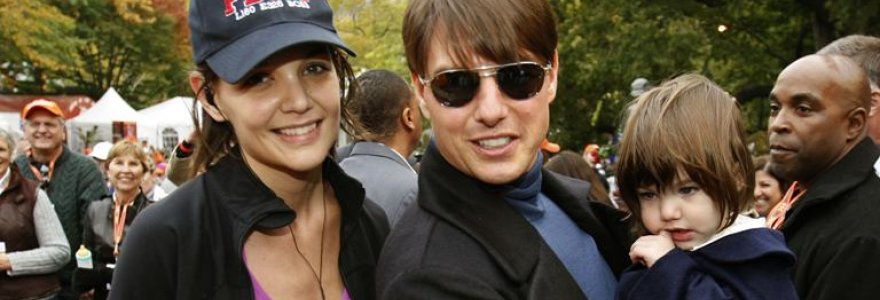 Katie Holmes ir Tomas Cruise'as su dukrele Suri.