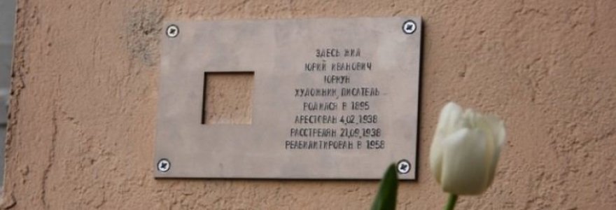 Sankt Peterburge atidengtas atminimo ženklas rašytojui Juozui Jurkūnui
