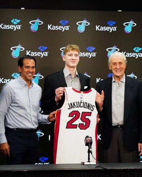 „Miami Heat“ nuotr./Erikas Spoelstra, Kasparas Jakučionis, Patas Riley