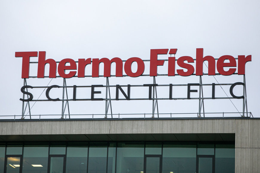 Juliaus Kalinsko / 15min nuotr./„Thermo Fisher“ logotipas