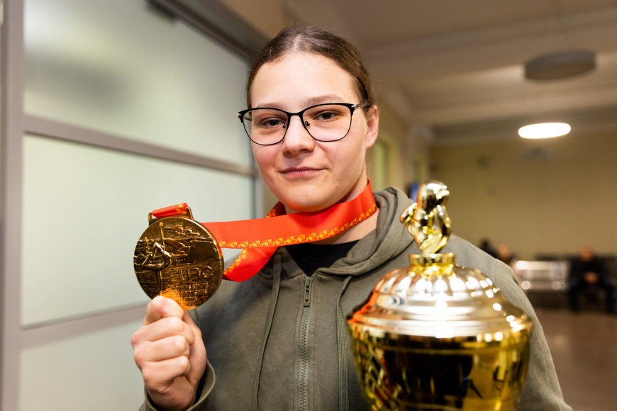 Gretos Skaraitienės / BNS nuotr./Vilniaus oro uoste pasitiktos  Europos bokso čempionato prizininkės: Gabrielė Stonkutė ir Ana Starovoitova