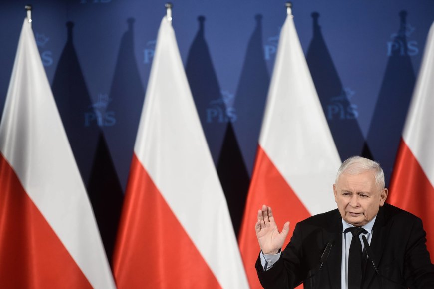 „IMAGO“/„Scanpix“/Lenkijos valdančiosios partijos lyderis Jaroslawas Kaczynskis