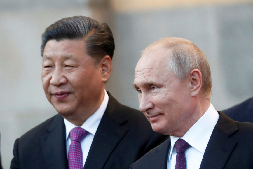 „Reuters“/„Scanpix“/Kinijos prezidentas Xi Jinpingas ir Rusijos lyderis Vladimiras Putinas