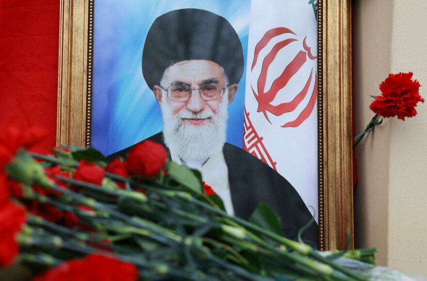 „Reuters“/„Scanpix“/Dalis Irano žmonių gedi Ali Khamenei