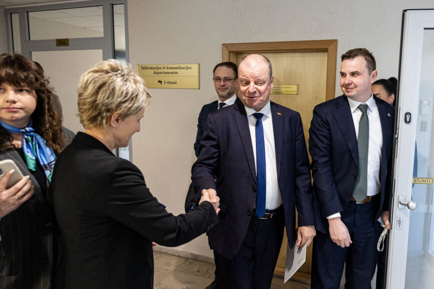 Balandžio 14-osios Seimo posėdis. Nida Grunskienė ir Saulius Skvernelis