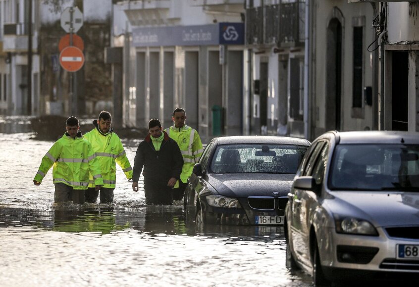 AFP/„Scanpix“ nuotr. / Potvynis Portugalijoje