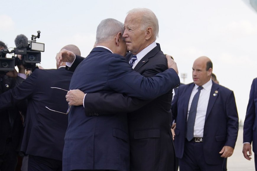 „Scanpix“/AP nuotr./Joe Bideną Izraelyje asmeniškai pasitiko Benjaminas Netanyahu