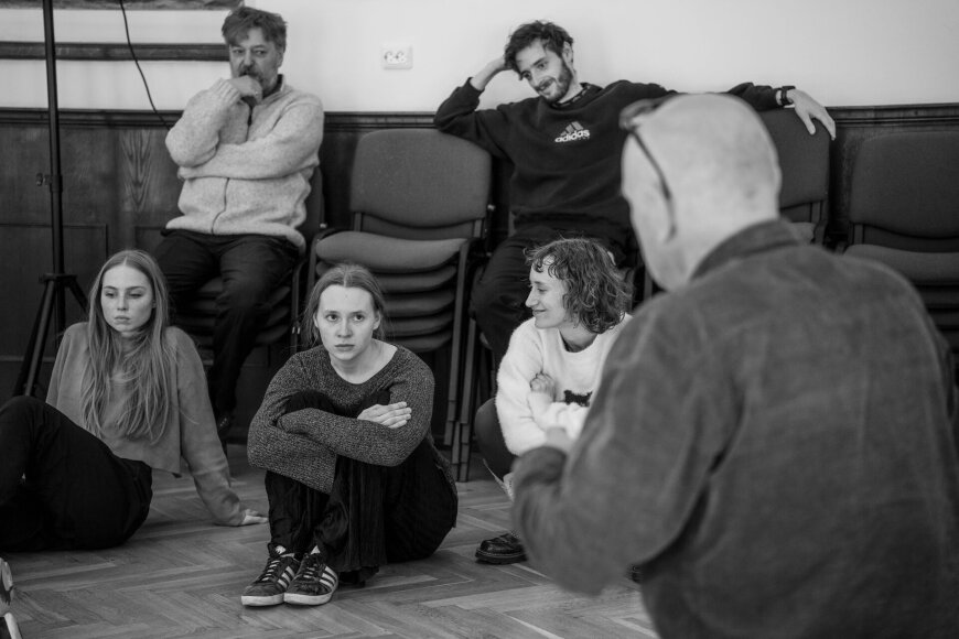 A.Gudo/Valstybinio jaunimo teatro nuotr. /Sofoklio „Filokteto“ (rež. Cezaris Graužinis) repeticijos Valstybiniame jaunimo teatre
