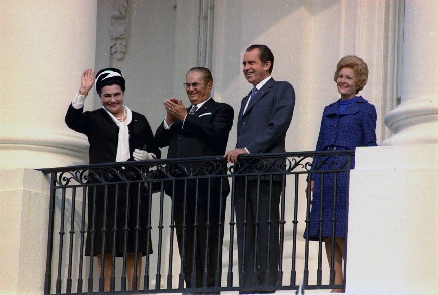 Wikipedia.org nuotr./Richardas Nixonas ir Josipas Brozas Tito Baltuosiuose rūmuose (1971 m.)