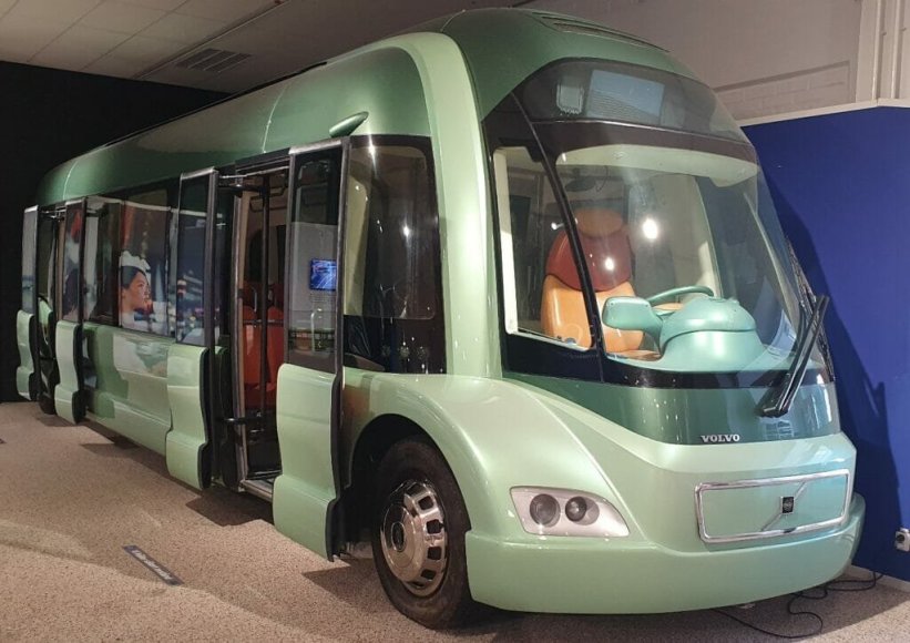 Environmental Concept Bus – žemagrindis koncepcinis autobusas su centrine vairuotojo pozicija ir labai aptakiu kėbulu.