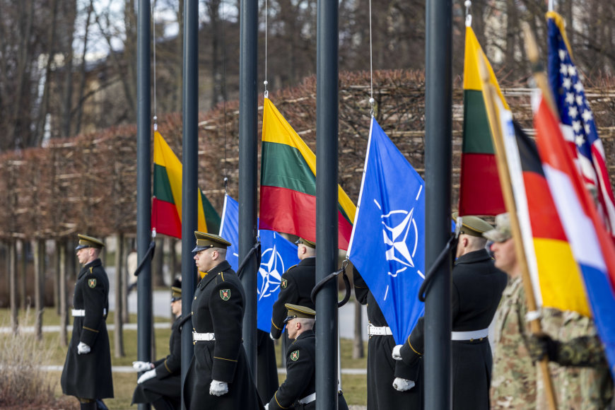 Irmanto Gelūno / BNS nuotr./Lukiškių aikštėje vyko Lietuvos įstojimo į NATO minėjimas