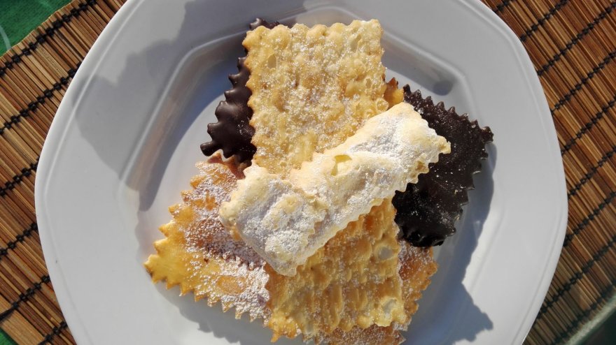 Itališki karnavalo saldumynai „plepalai“