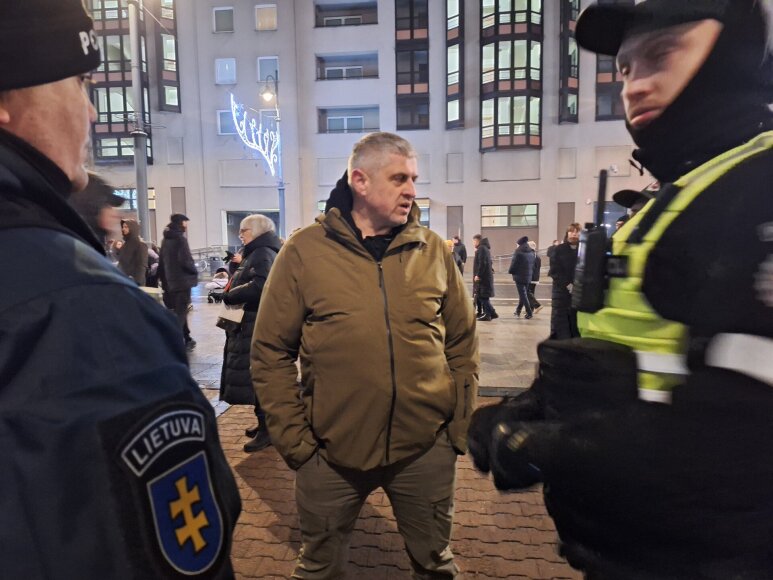 15min nuotr./Antanas Kandrotas-Celofanas ir Valdas Bartkevičius protesto mitinge įsivėlė į konfliktą