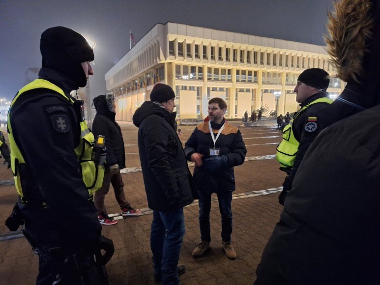 15min nuotr./Antanas Kandrotas-Celofanas ir Valdas Bartkevičius protesto mitinge įsivėlė į konfliktą