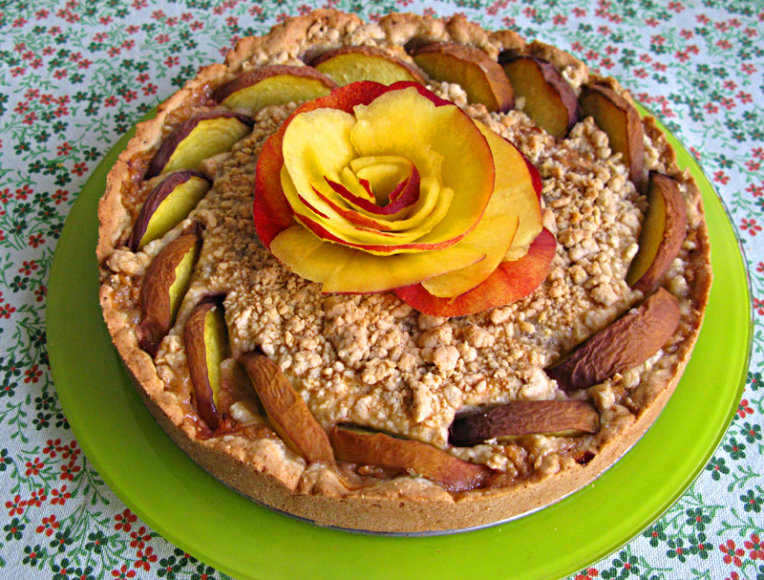 Trupininis obuolių pyragas su nektarinais