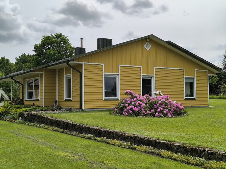 Karolinos Stažytės nuotr./Seserų Kristinos ir Simonos tėvų sodyba