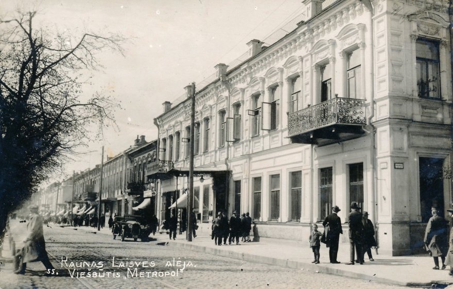 Kauno miesto muziejaus fondų nuotr. /Viešbutis „Metropolis“ XX a. 3 deš. Laisvės alėja, Kaunas. 