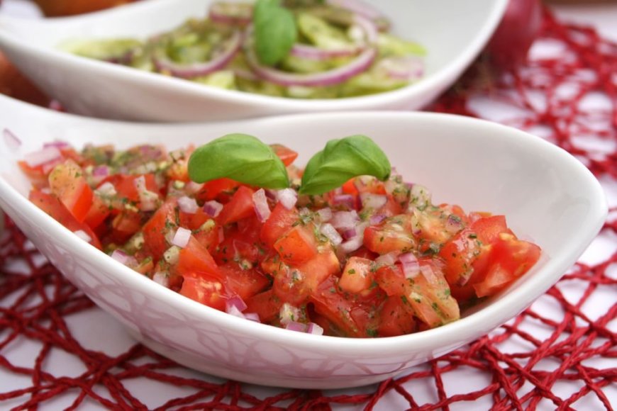 Uzbekiškos salotos su pomidorais