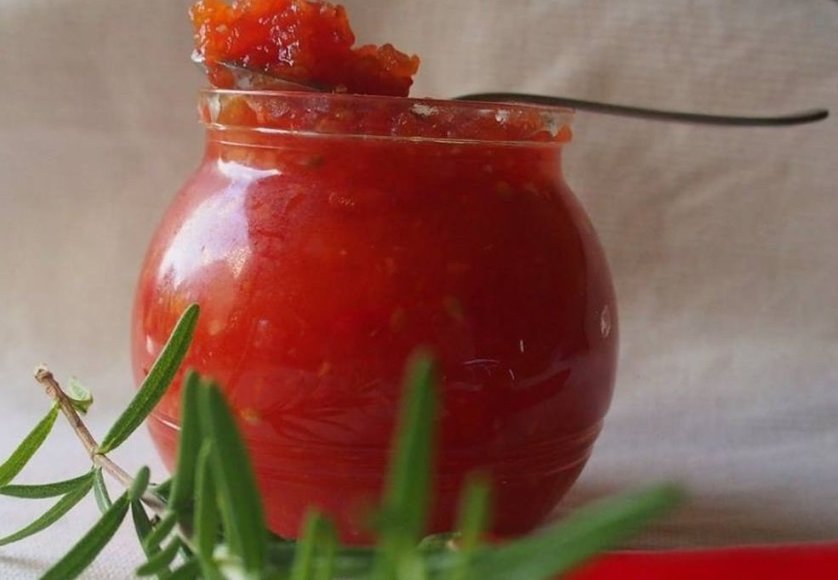 Pomidorų ir aitriųjų paprikų padažas