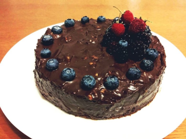 Šokoladinis tortas su graikiniais riešutais