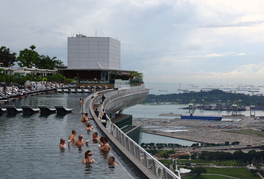 „Reuters“/„Scanpix“ nuotr./Baseinas plaukimo mėgėjams Singapūre.