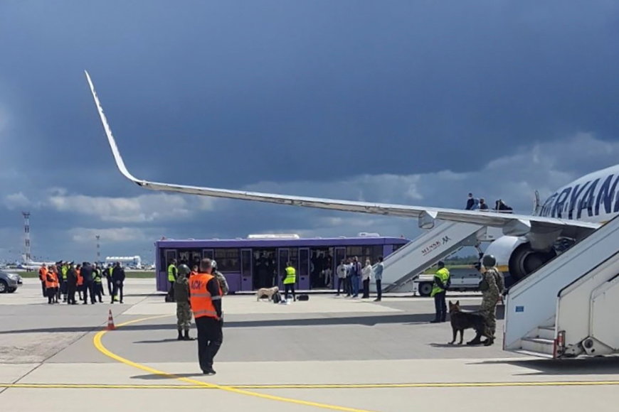 „Reuters“/„Scanpix“ nuotr./Minske nutupdytas „Ryanair“ lėktuvas, kuriuo skrido R.Protasevičius