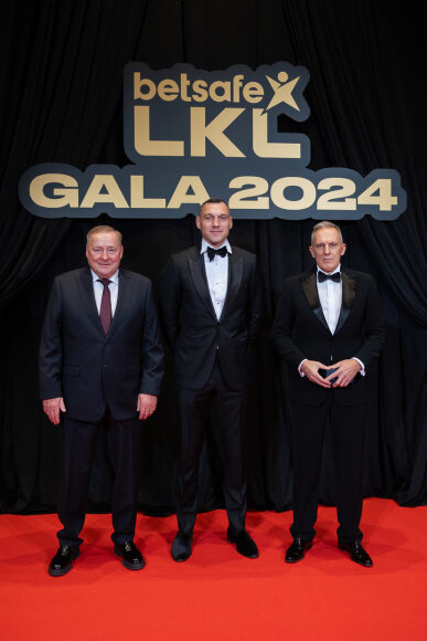 Roberto Riabovo / BNS nuotr./Svečiai renkasi į Betsafe-LKL Gala vakarą. Alvydas Bieliauskas, Jonas Mačiulis