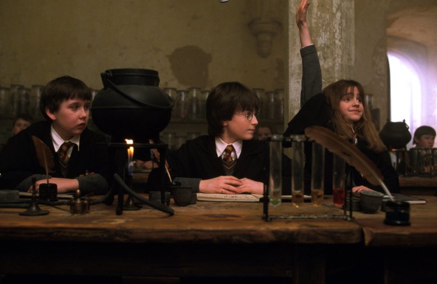 „Scanpix“ nuotr./Matthew Lewisas, Danielis Radcliffe'as, Emma Watson filme „Haris Poteris ir išminties akmuo“