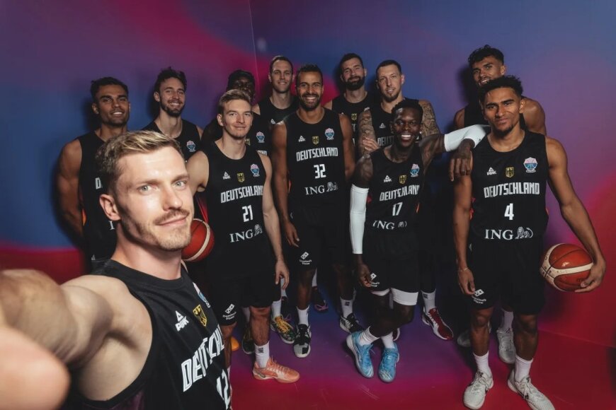 FIBA nuotr./Andreasas Obstas ir Vokietijos rinktinė